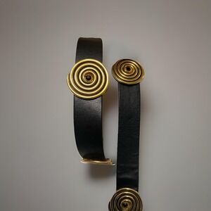 vintage accessocraft nyc Gold Medallion Belt 70's Vintage Glove Leather 32 1/4"